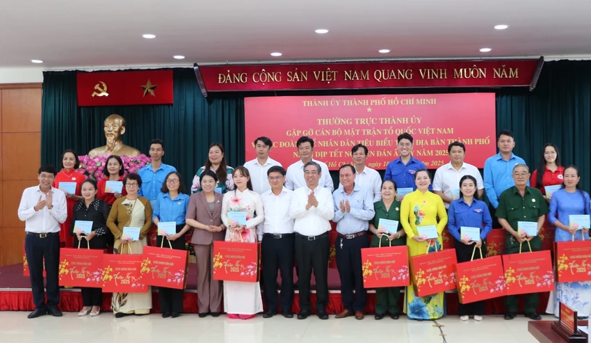 Thành ủy TP.HCM gặp gỡ cán bộ MTTQ, các đoàn thể tiêu biểu dịp Tết Ất Tỵ 2025-thanh-uy-tphm-gap-mat-can-bo-MTTQ.jpg