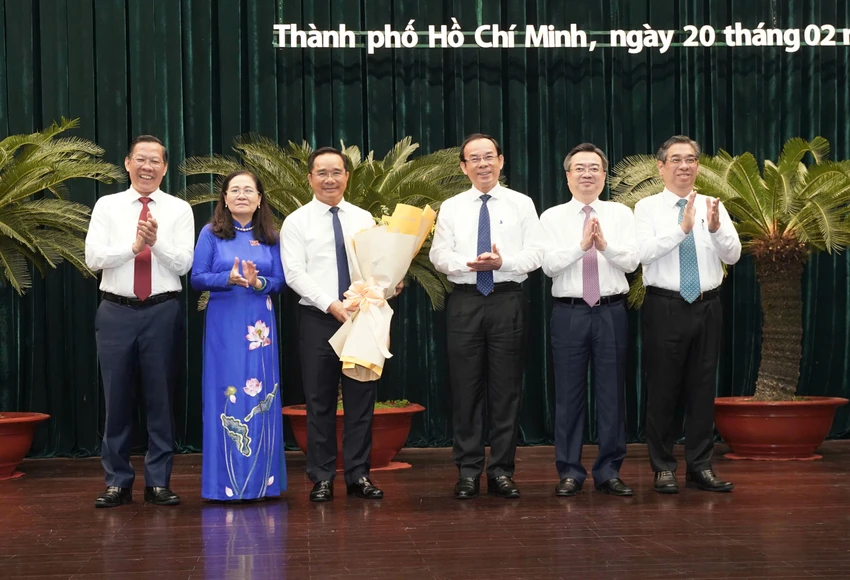 Bí thư Nguyễn Văn Nên: Sẵn sàng đón nhận cương vị được giao, dù vị trí cao hay thấp sau sắp xếp bộ máy-sap-xep-bo-may-can-bo-tphcm (3).jpg
