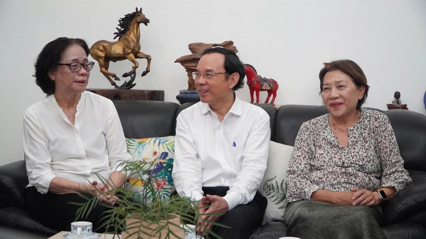 bi-thu-nguyen-van-nen-tham-ca-nhan-tieu-bieu-tphcm.jpg