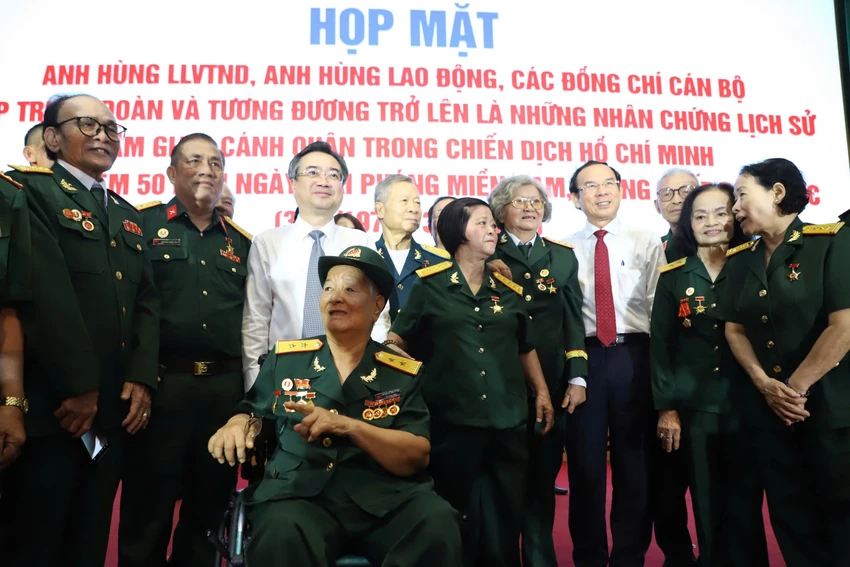 TP.HCM họp mặt nhân chứng lịch sử tham gia 5 cánh quân trong Chiến dịch Hồ Chí Minh-nhân chứng lịch sử tham gia 5 cánh quân trong Chiến dịch Hồ Chí Minh (4).jpg