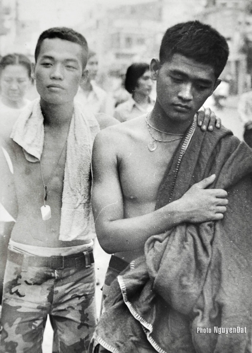 nguoi-chup-anh-duong-pho-sai-gon-ngay-30-4-197514.jpg