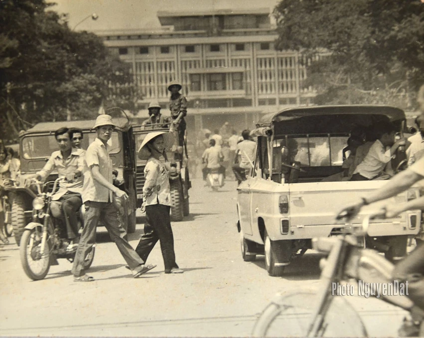 Gặp người rong ruổi chụp ảnh đường phố Sài Gòn ngày 30-4-1975-nguoi-chup-anh-duong-pho-sai-gon-ngay-30-4-19752.jpg