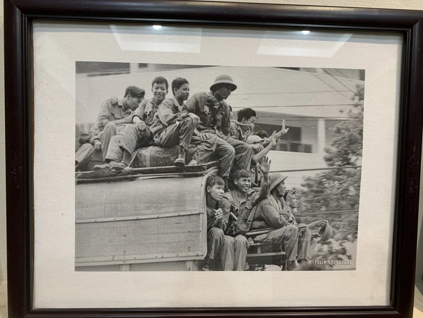 nguoi-chup-anh-duong-pho-sai-gon-ngay-30-4-19754.JPG