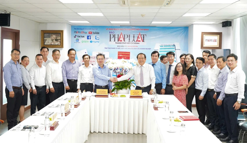 ong-nguyen-thanh-nghi-tham-bao-phap-luat-tphcm (4).jpg