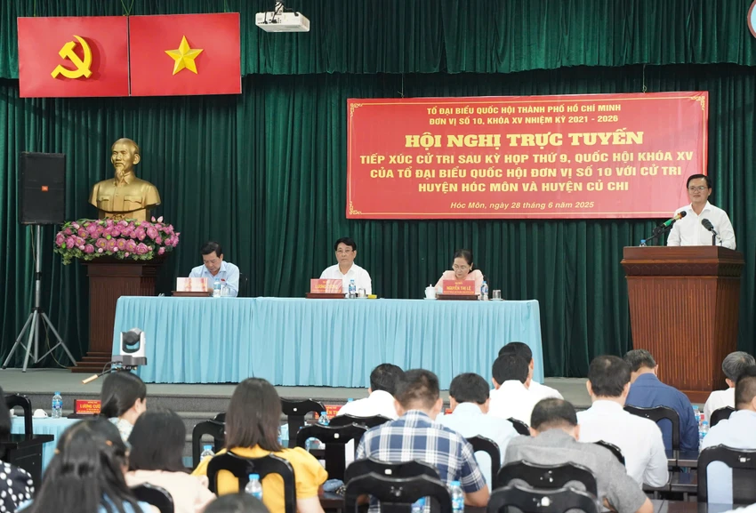 Chu-tich-nuoc-Luong-Cuong-Tiep-xuc-cu-tri.jpg