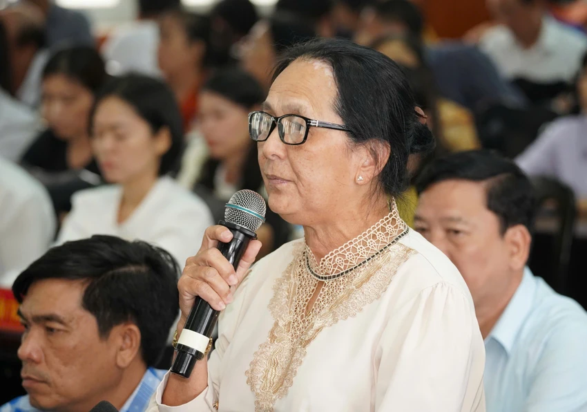 chu-tich-nuoc-tiep-xuc-cu-tri-hoc-mon-.jpg