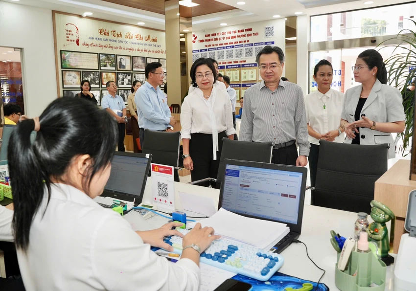Thường trực Thành ủy TP.HCM thống nhất với đề xuất sử dụng khu tái định cư để bố trí nhà ở công vụ -ong-ngguyen-thanh-nghi-khao-sat-trung-tam.jpg