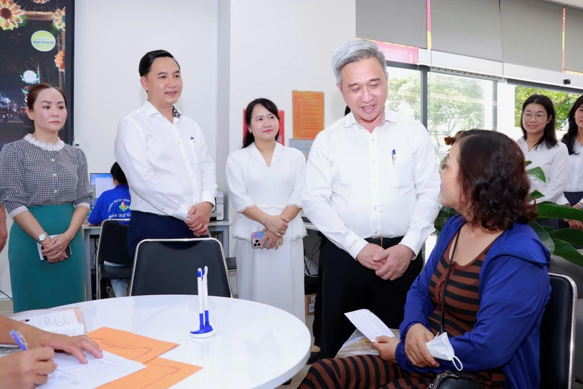 thu-tuc-hanh-chinh-Pho-bi-thu-thanh-uy.jpg