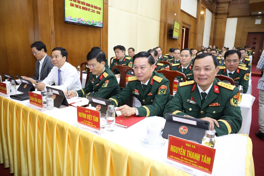 quan-khu-7-dai-hoi-khong-giay.jpg