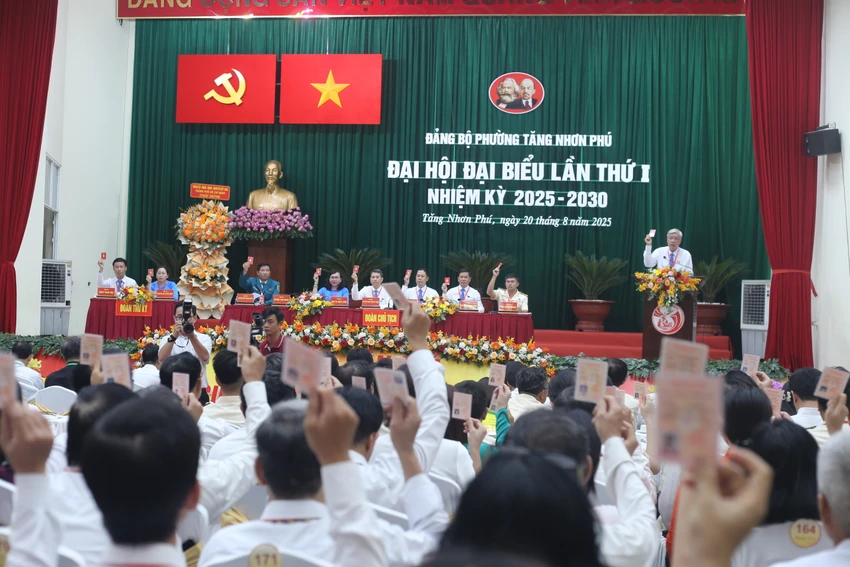 phuong-tang-nhon-phu-dadi-hoi-dang-bo.JPG