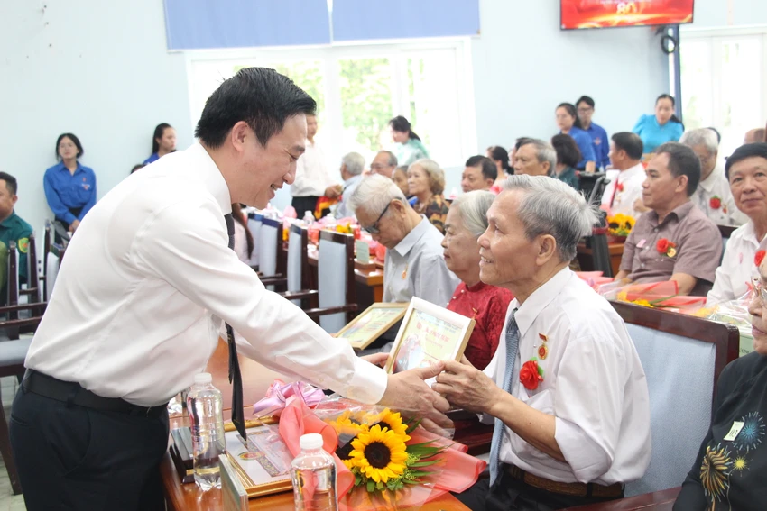 trao-huy-hieu-dang15.JPG