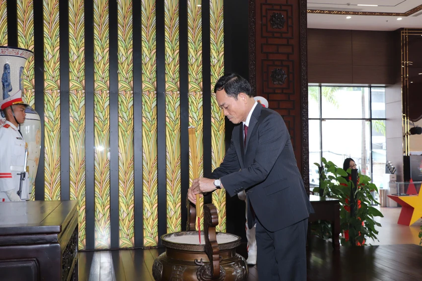 bi-thu-tphcm-tran-luu-quang-dang-huong-chu-tich-ho-chi-minh.jpg
