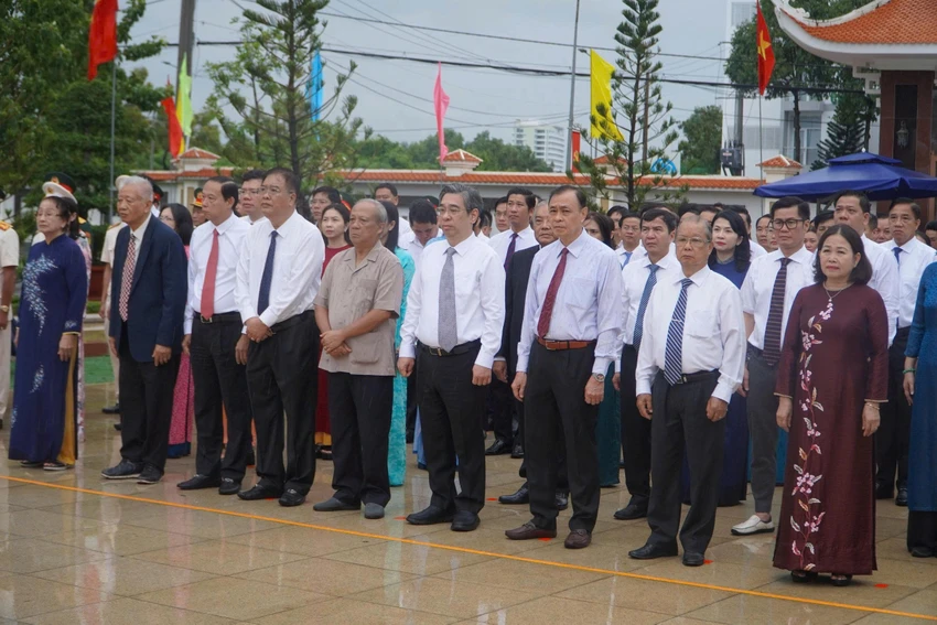 lanh-dap-tphcm-vieng-tai-vung-tauu.jpg
