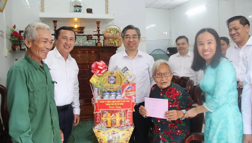tham-me-viet-nam-anh-hung.jpg