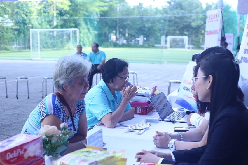 ngay-hoi-phap-luat-phuong-dien-hong13.JPG