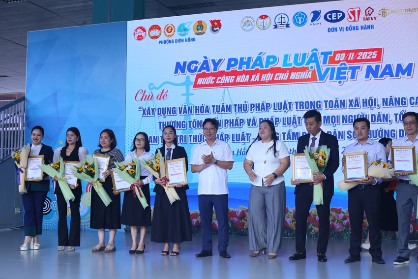 ngay-hoi-phap-luat-phuong-dien-hong23.JPG