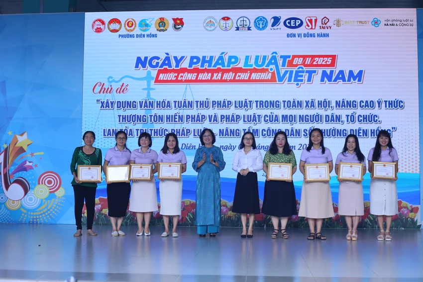ngay-hoi-phap-luat-phuong-dien-hong25.JPG