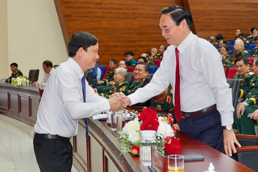 TP.HCM gặp mặt cán bộ cao cấp Quân đội nghỉ hưu trên địa bàn-gap-mat-can-bo.jpg