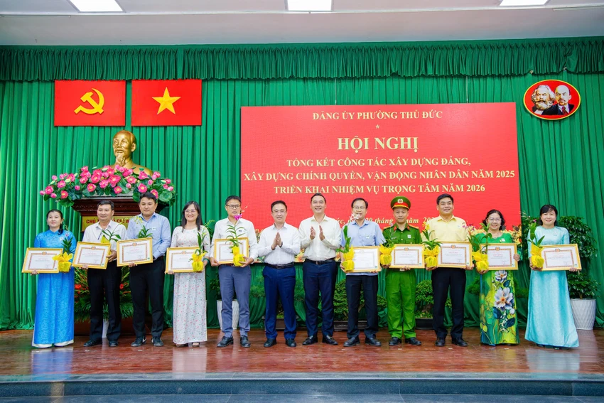 phuong-thu-duc-robot-AI.jpg