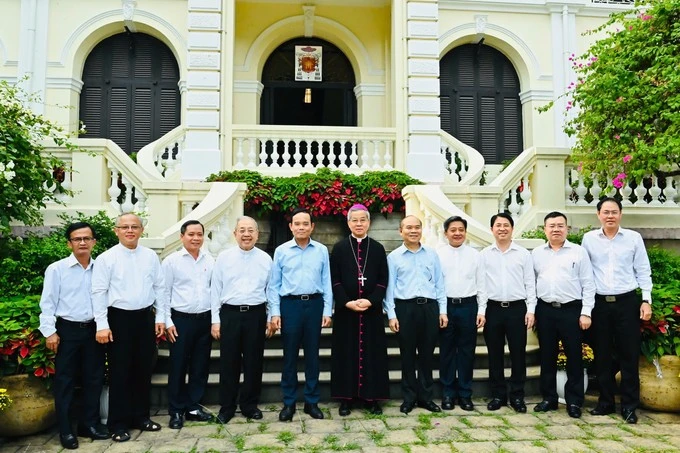 lanh-dao-thanh-uy-tp.hcm.jpeg