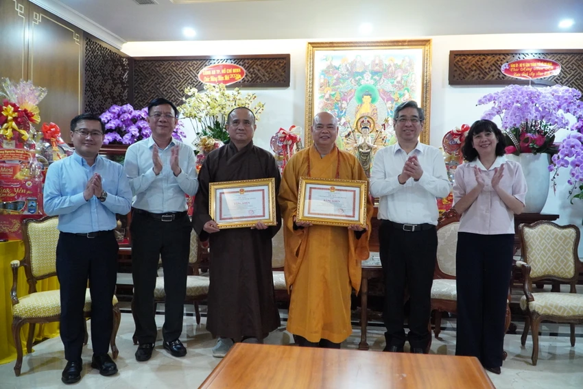 lanh-dao-thanh-uy-tphcm-tham-chuc-tet 1.jpg