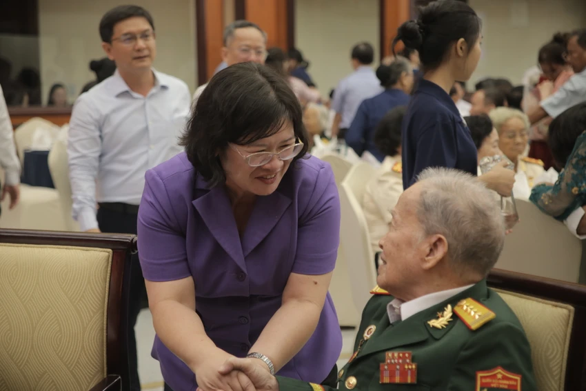 thaanh-uy-tphcm-gap-mat-2026.JPG13.JPG