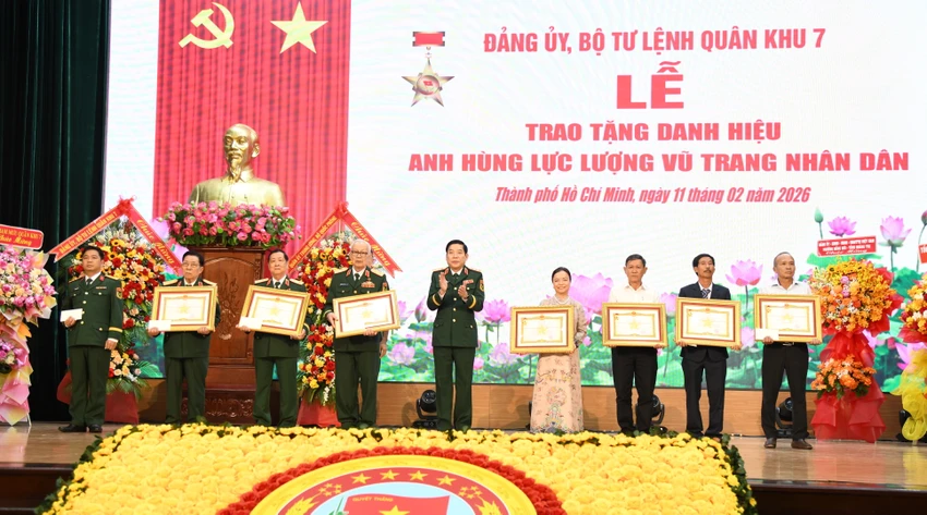 Quân khu 7: Trao tặng, truy tặng danh hiệu Anh hùng LLVT nhân dân đến 7 cá nhân -Anh-hung-LLVT-nhan-dan-quan-khu-7 4.jpg