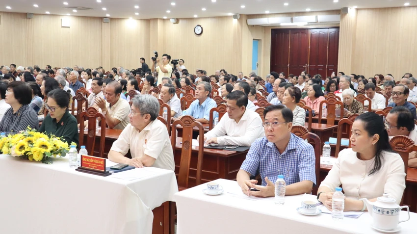 Bí thư Trần Lưu Quang: Xử lý lấn chiếm vỉa hè nhiều khi không nỡ, không dũng cảm để làm-tiep-xuc-cu-tri-tram-y-te-tphcm 2.jpg