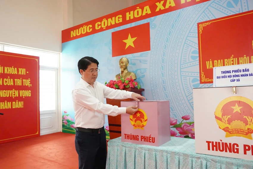 lanh-dado-tphcm-kiem-tra-bau-cu 5.jpg
