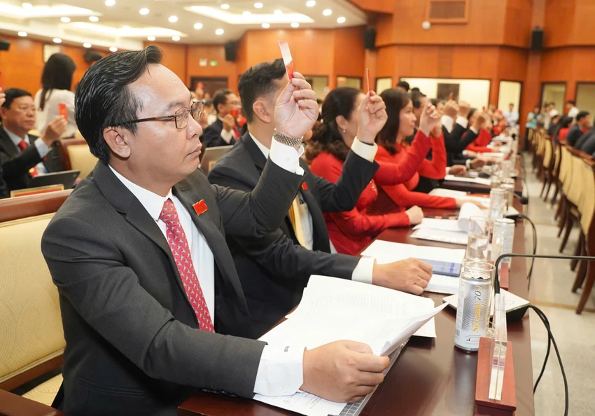 gioi-thieu-nhan-su-chu-tich-hdnd-phcm.jpg