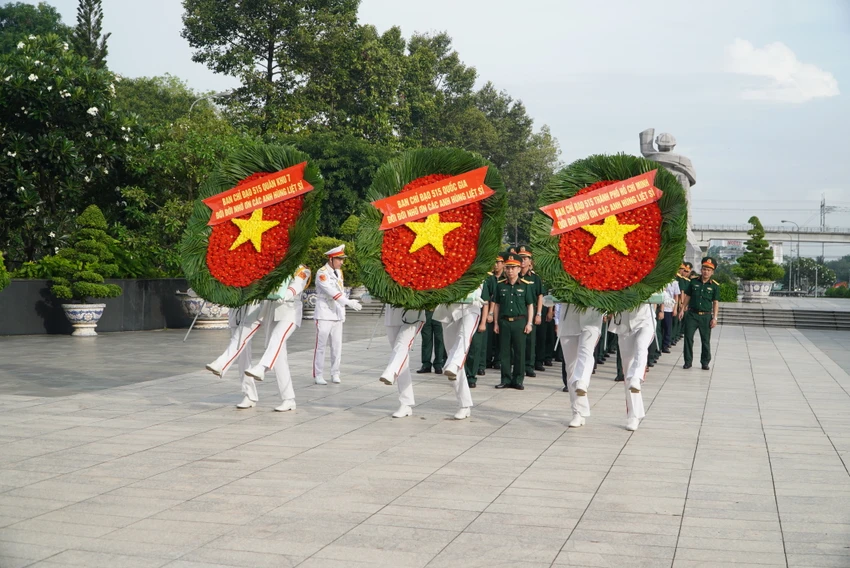 hai-cot-liet-si-tphcm 6.JPG