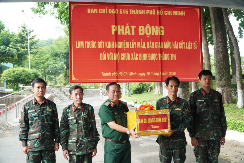 hai-cot-liet-si-tphcm6.JPG