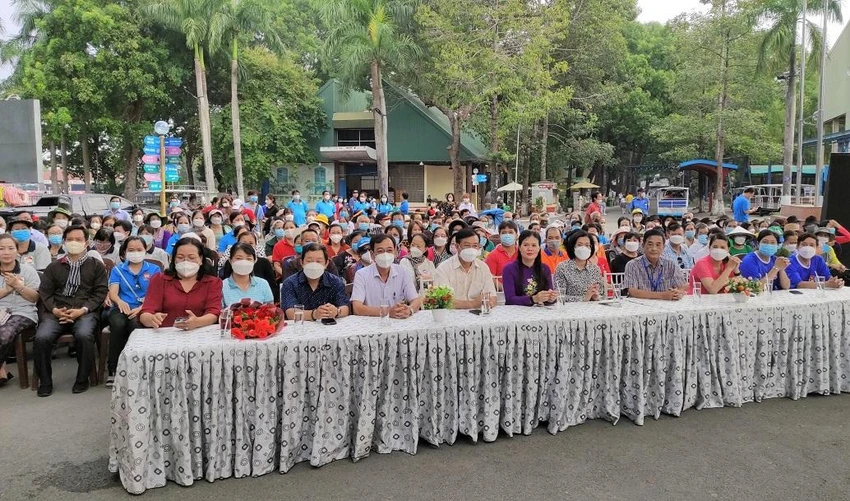 Hội thi được đông đảo người dân của 16 phường thuộc quận 11 hăng hái tham gia. Ảnh: THẢO PHƯƠNG Hội thi được đông đảo người dân của 16 phường thuộc quận 11 hăng hái tham gia. Ảnh: THẢO PHƯƠNG