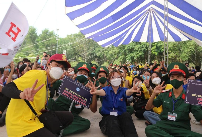 Trại sinh Vũ Lê Hồng Tuấn Anh (bìa trái) mang một tinh thần thoải mái và nhiệt huyết để tham gia. Ảnh: TÚ NGÂN Trại sinh Vũ Lê Hồng Tuấn Anh (bìa trái) mang một tinh thần thoải mái và nhiệt huyết để tham gia. Ảnh: TÚ NGÂN