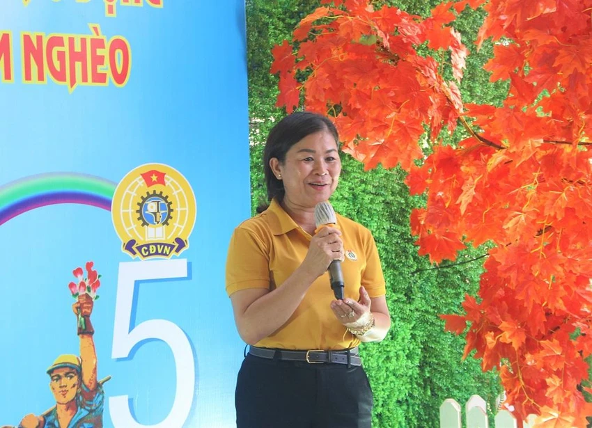 Bà Lê Thị Bích Hạnh chia sẻ tại hội thi. Ảnh: THẢO PHƯƠNG