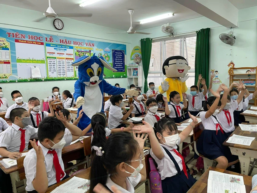 Trường Tiểu học Bùi Thị Xuân tổ chức thiếu nhi cho các HS. Ảnh: FB nhà trường