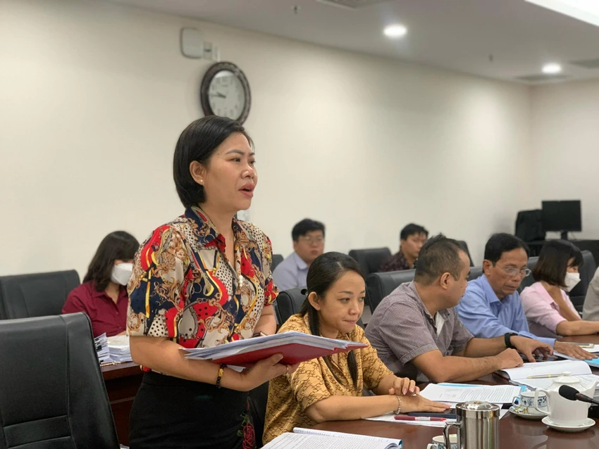 Bà Nguyễn Thị Kiều Nhi cho biết quận sẽ đảm bảo chi trả tiến độ. Ảnh: THẢO PHƯƠNG Bà Nguyễn Thị Kiều Nhi cho biết quận sẽ đảm bảo chi trả tiến độ. Ảnh: THẢO PHƯƠNG
