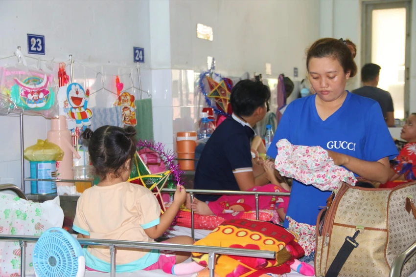 Không khí Tết trung thu đã len lỏi khắp các phòng bệnh. Không khí Tết trung thu đã len lỏi khắp các phòng bệnh.