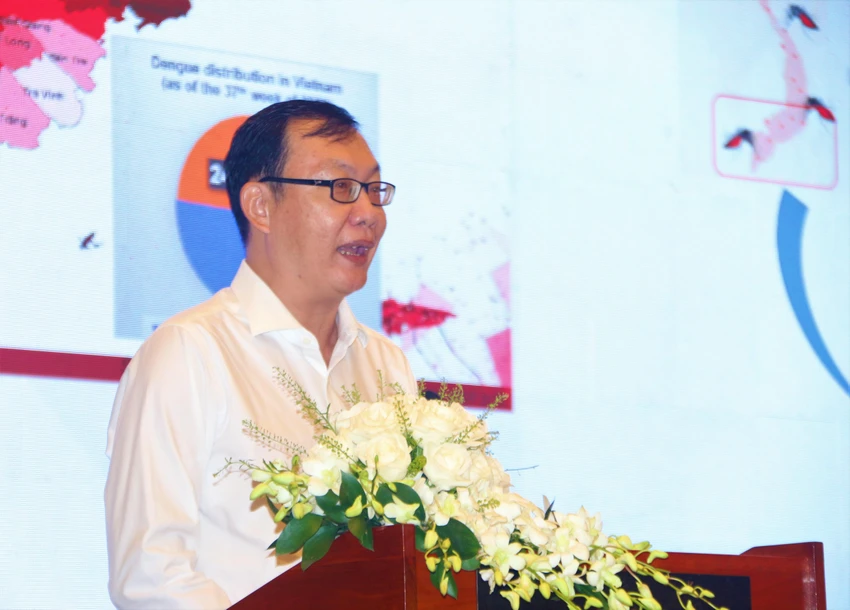 Ông Lương Chấn Quang nêu nguyên nhân dịch sốt xuất huyết năm nay tăng báo động. Ảnh: THẢO PHƯƠNG Ông Lương Chấn Quang nêu nguyên nhân dịch sốt xuất huyết năm nay tăng báo động. Ảnh: THẢO PHƯƠNG