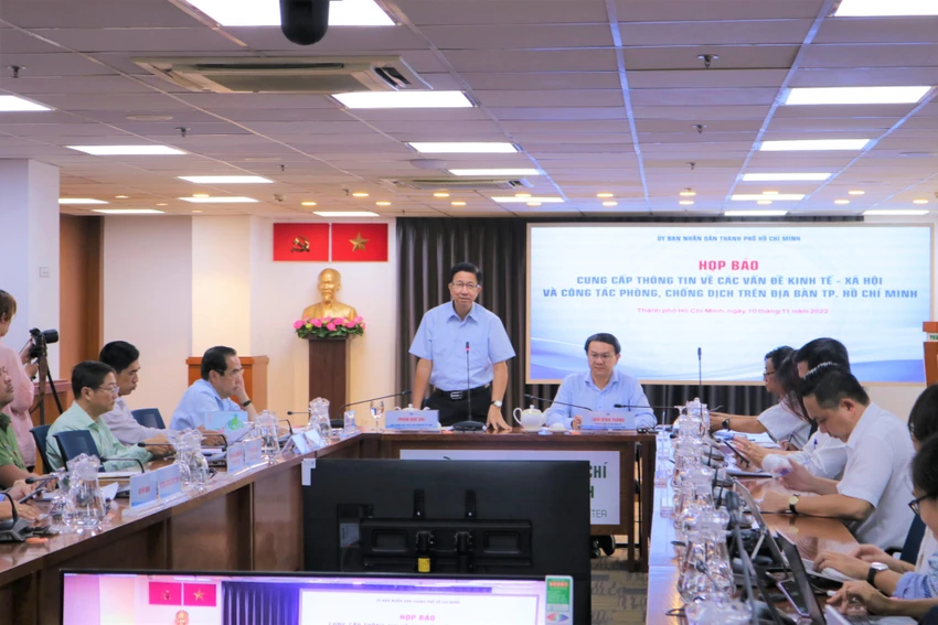 Họp báo cung cấp thông tin về các vấn đề kinh tế và công tác phòng chống dịch trên địa bàn TP.HCM. Ảnh: THANH TUYỀN Họp báo cung cấp thông tin về các vấn đề kinh tế và công tác phòng chống dịch trên địa bàn TP.HCM. Ảnh: THANH TUYỀN
