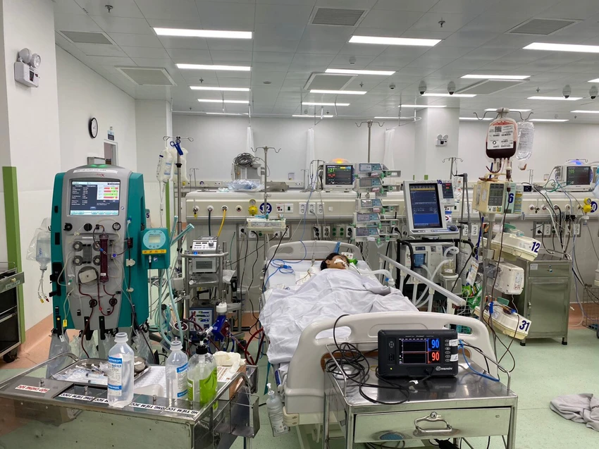Hiện tại bé Q đã tỉnh táo, ăn uống được và dự kiến sẽ xuất viện vào cuối tuần. Ảnh: BVCC