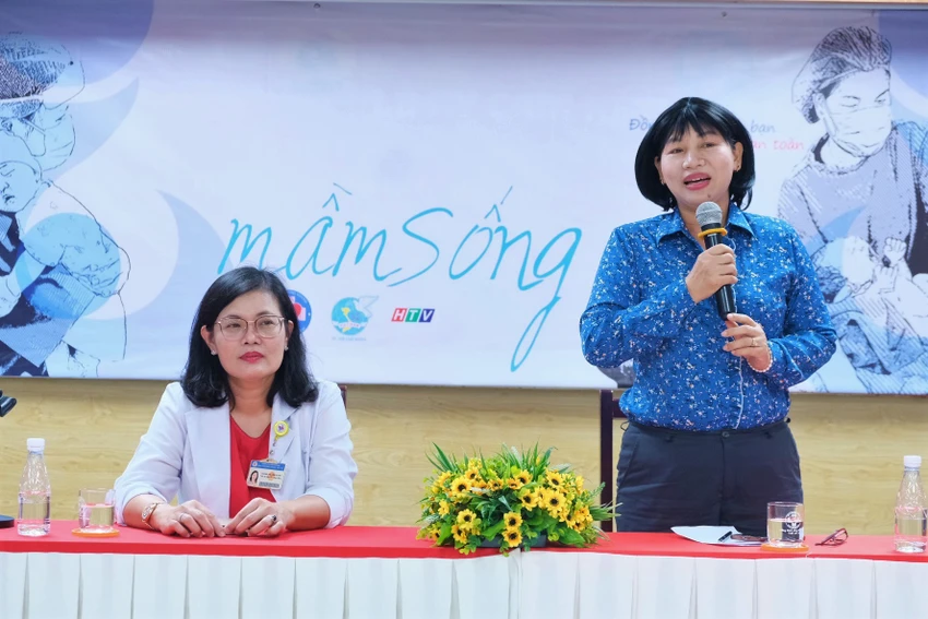 Bà Trần Thị Phương Hoa chia sẻ tại họp báo. Ảnh: THẢO PHƯƠNG Bà Trần Thị Phương Hoa chia sẻ tại họp báo. Ảnh: THẢO PHƯƠNG