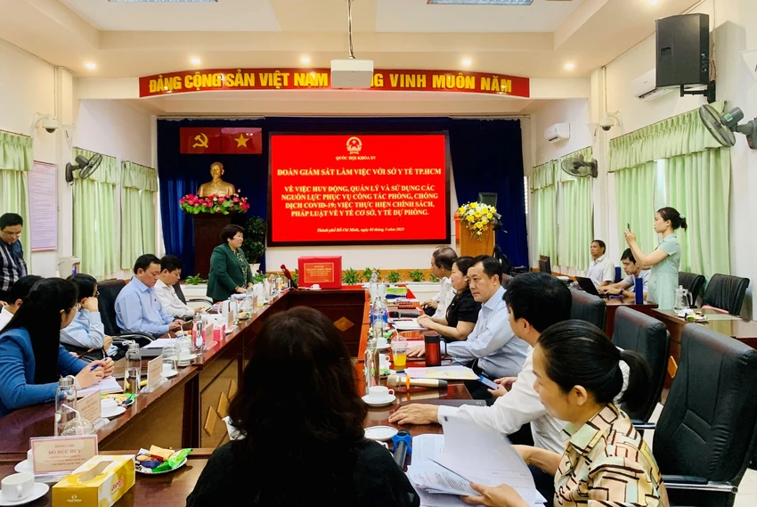 Buổi làm việc của Đoàn giám sát của Đại biểu Quốc hội tại Sở Y tế TP.HCM. Ảnh: T.P Buổi làm việc của Đoàn giám sát của Đại biểu Quốc hội tại Sở Y tế TP.HCM. Ảnh: T.P