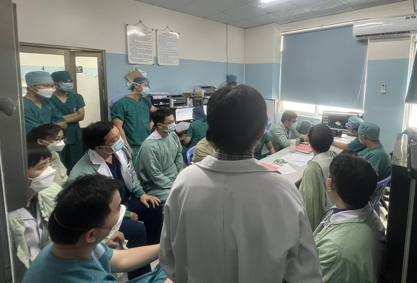 Bác sĩ BV Nhân dân Gia Định hội chẩn giữa các chuyên khoa. Ảnh: BVCC Bác sĩ BV Nhân dân Gia Định hội chẩn giữa các chuyên khoa. Ảnh: BVCC