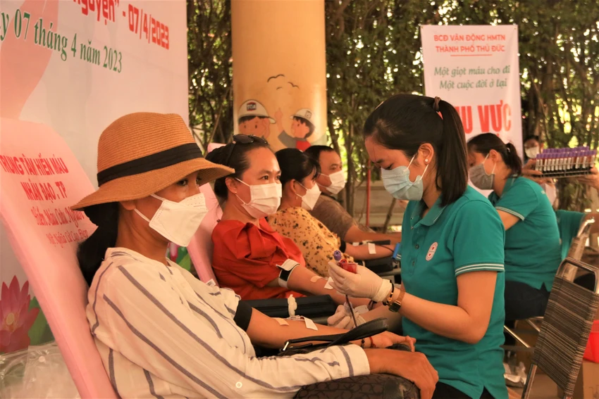 Người dân TP Thủ Đức tham gia hiến máu tình nguyện. Ảnh: THẢO PHƯƠNG Người dân TP Thủ Đức tham gia hiến máu tình nguyện. Ảnh: THẢO PHƯƠNG