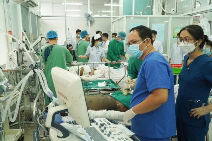 Các bệnh nhân nhập bệnh viện Chợ Rẫy ngày 3-6 trong tình trạng bỏng rất nặng. Ảnh: BVCC Các bệnh nhân nhập bệnh viện Chợ Rẫy ngày 3-6 trong tình trạng bỏng rất nặng. Ảnh: BVCC