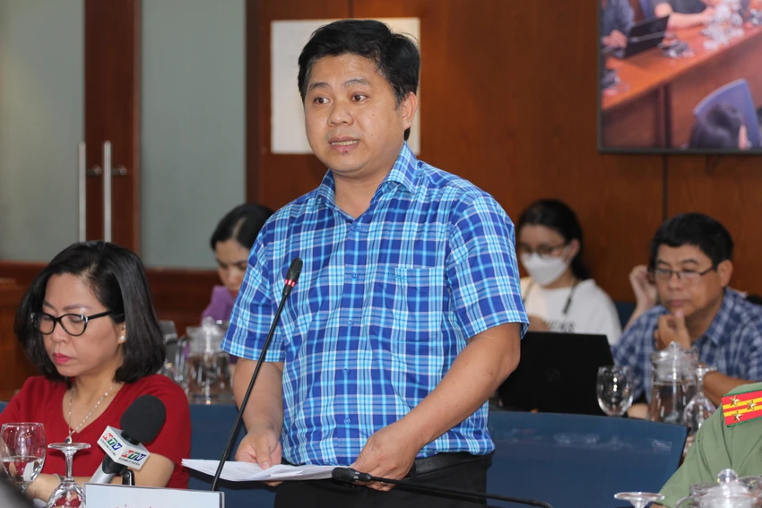 Ông Hồ Tấn Minh, Chánh Văn phòng Sở GD&ĐT TP.HCM, thông tin vụ bạo lực học đường. Ảnh: THÀNH NHÂN Ông Hồ Tấn Minh, Chánh Văn phòng Sở GD&ĐT TP.HCM, thông tin vụ bạo lực học đường. Ảnh: THÀNH NHÂN