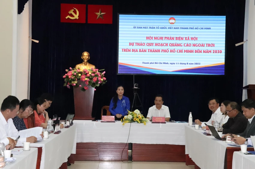 Hội nghị phản biện xã hội dự thảo quy hoạch Quảng cáo ngoài trời trên địa bàn TP đến năm 2030. Ảnh: MTTQ Hội nghị phản biện xã hội dự thảo quy hoạch Quảng cáo ngoài trời trên địa bàn TP đến năm 2030. Ảnh: MTTQ