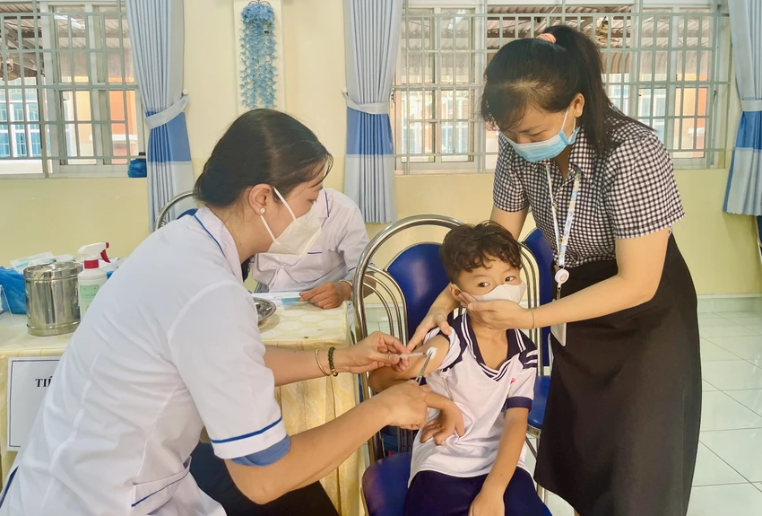 Tiêm vaccine sởi - 2