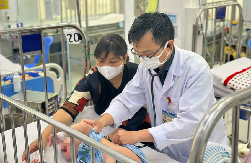 bệnh nhi điều trị bệnh viêm phổi - 1